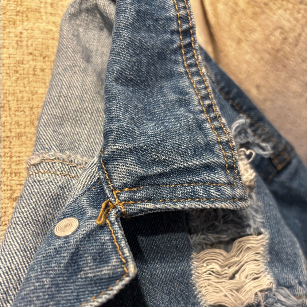 Distressed girls crop jean jacket (Brand New)